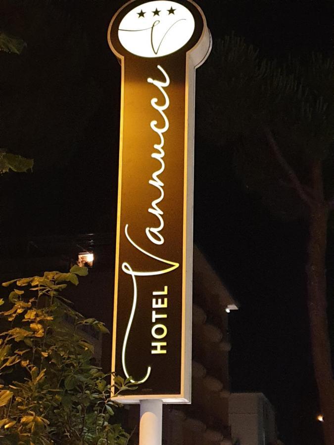 Hotel Vannucci Rimini Exterior photo