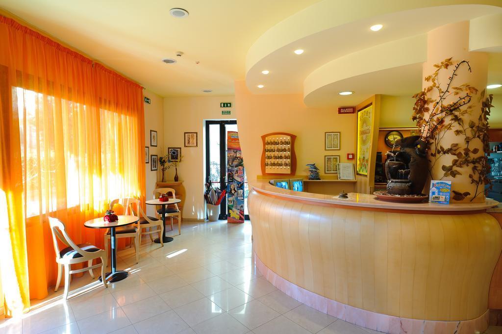 Hotel Vannucci Rimini Exterior photo